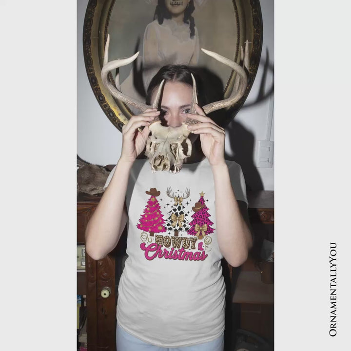 Howdy Pink Christmas Western Christmas T-Shirt, Leopard Print Retro Holiday Tee