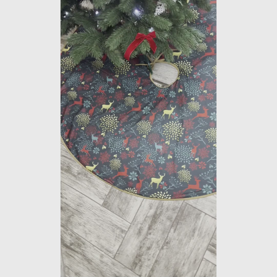 Gold and Red Deer Decoration Pattern Holiday Tree Skirt