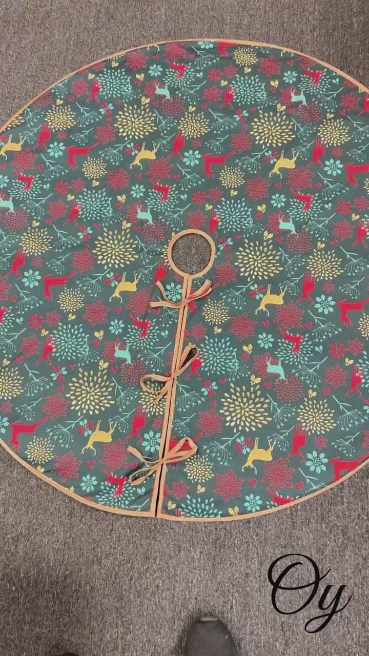 Gold and Red Deer Decoration Pattern Holiday Tree Skirt